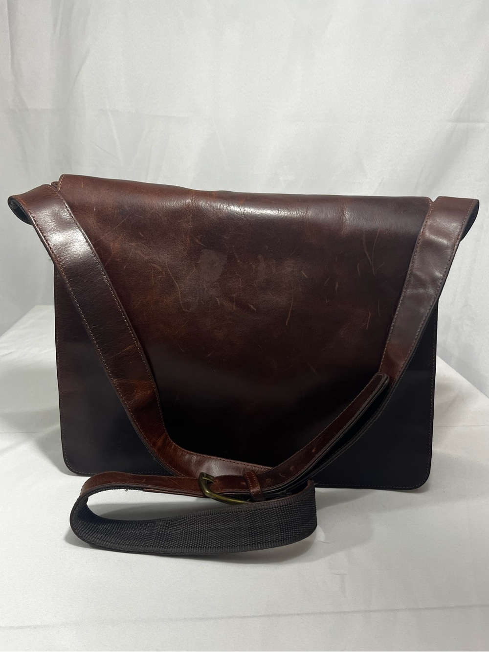 Wilson’s Leather Crossbody Messenger Bag